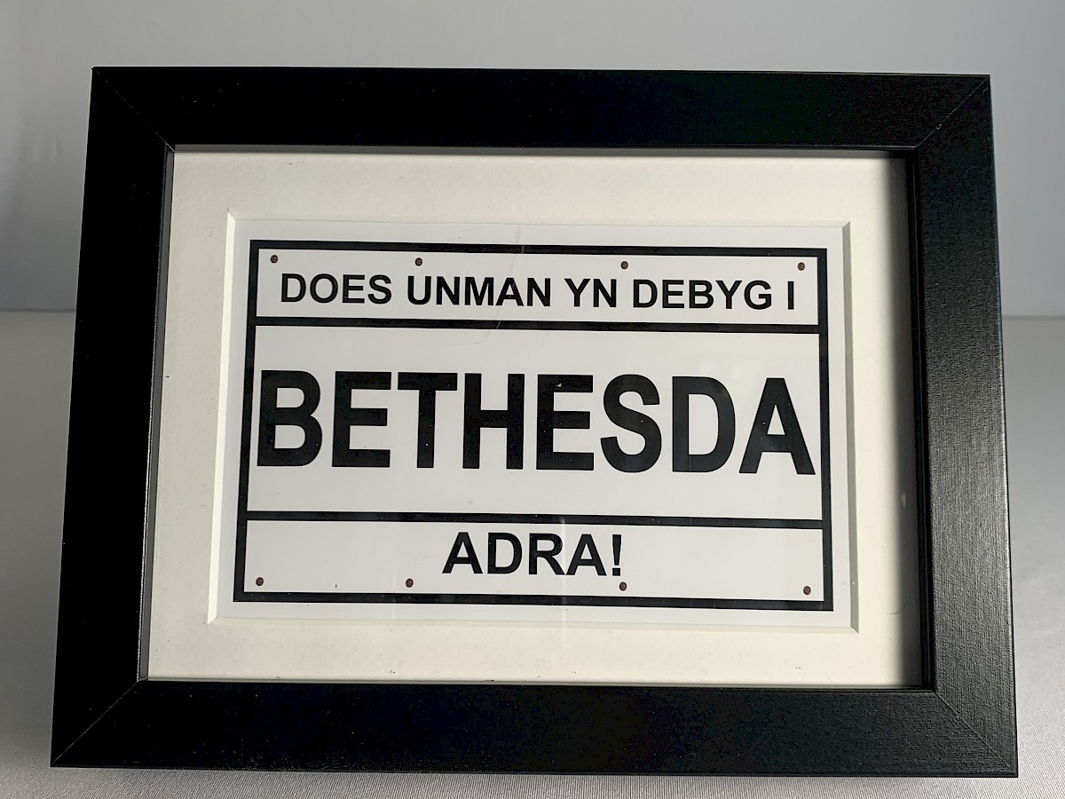 Does unman yn debyg i adra!