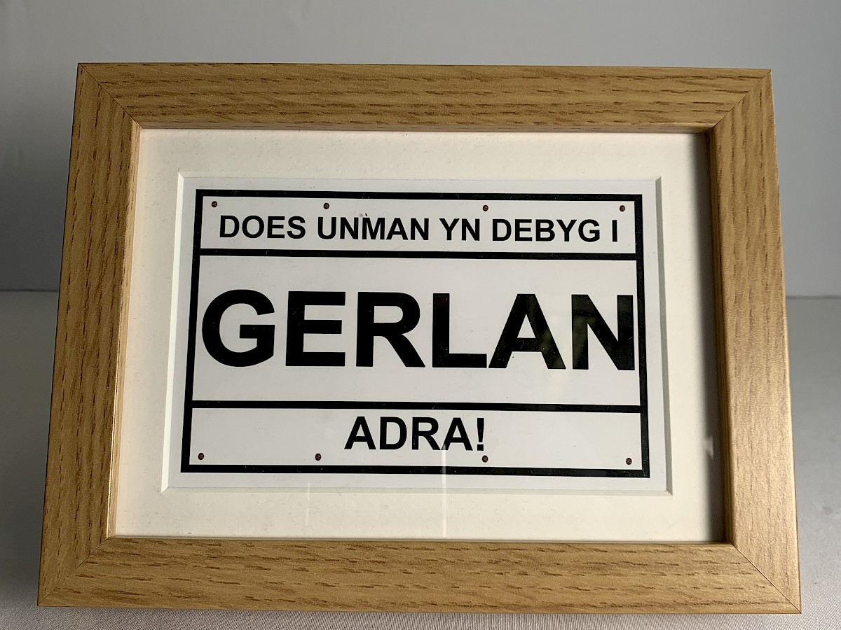 Does unman yn debyg i adra!
